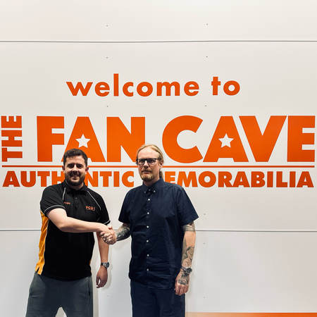 The Fan Cave Memorabilia Acquires In-Person-AutographsUK, Expanding Its Entertainment Memorabilia to New Heights.