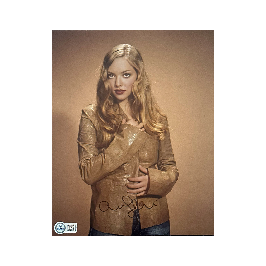 Amanda Seyfried Signed 10x8 Image (AFTAL Authenticated)