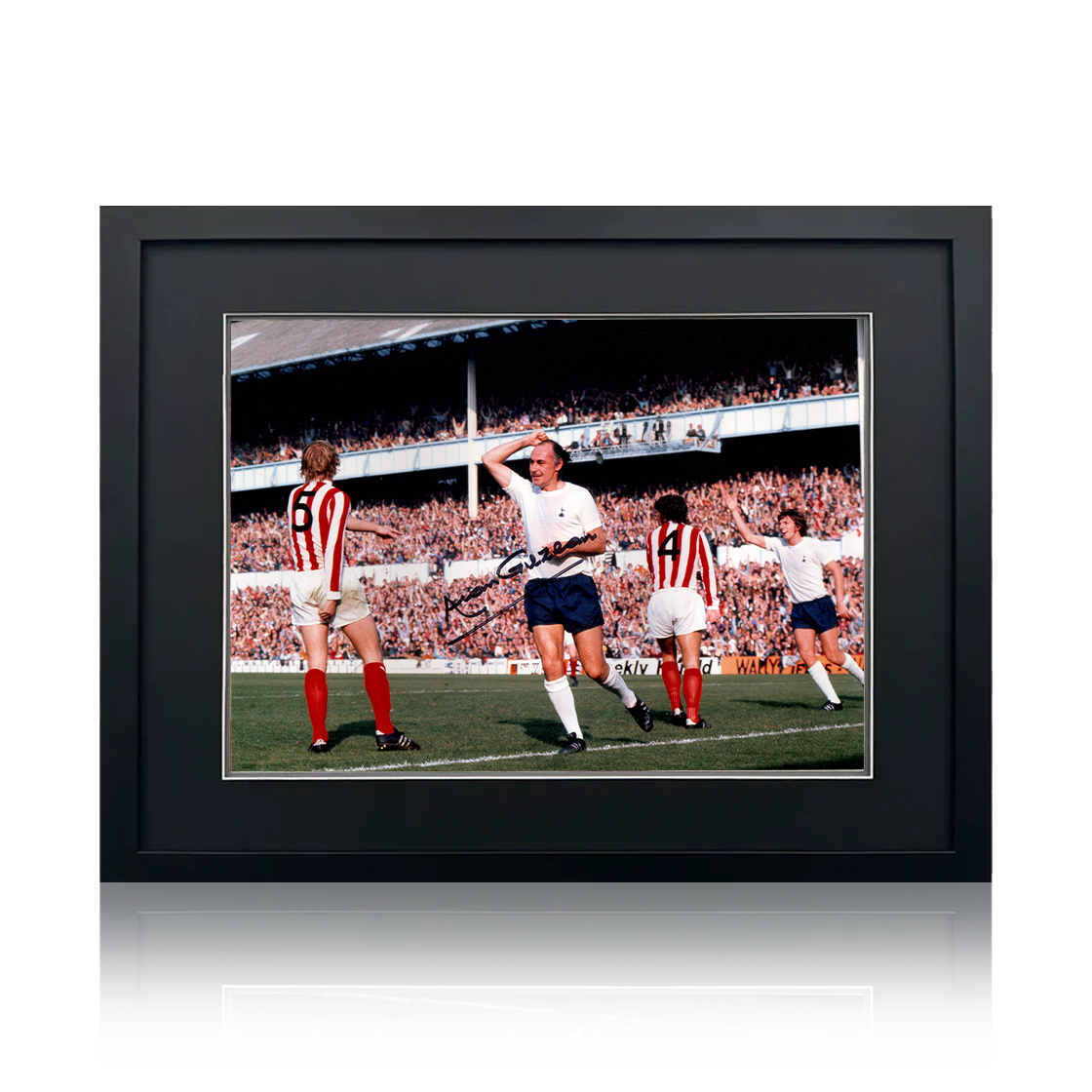 Alan Gilzean Signed Tottenham Hotspur 16x12 Image Compact Frame