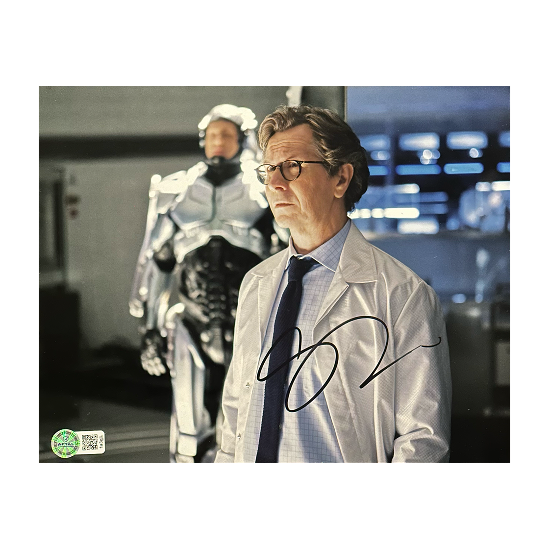 Gary Oldman Signed Robo Cop 10x8 Photo (AFTAL Authenticated)