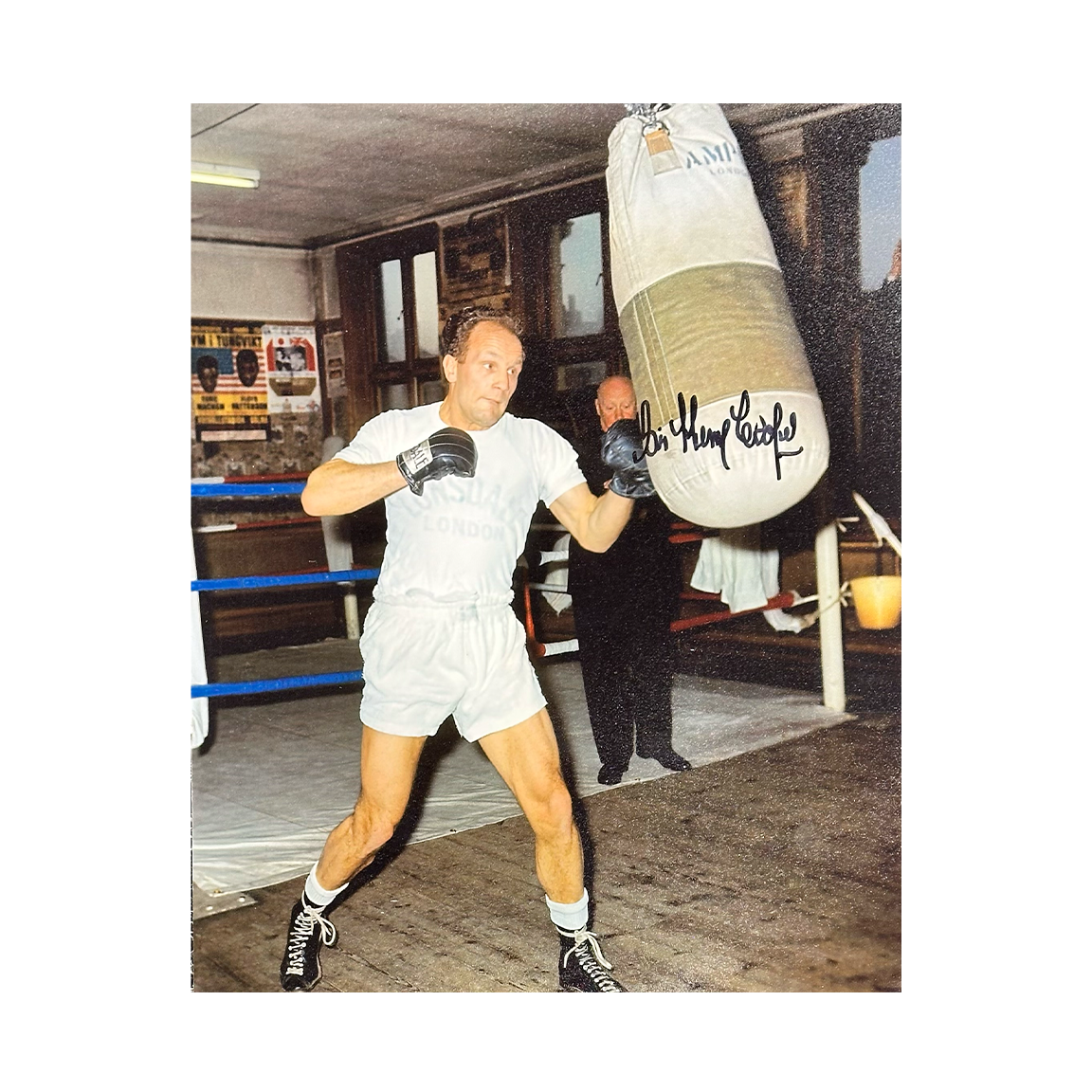 Henry Cooper Signed 10x8 Image – The Fan Cave Memorabilia