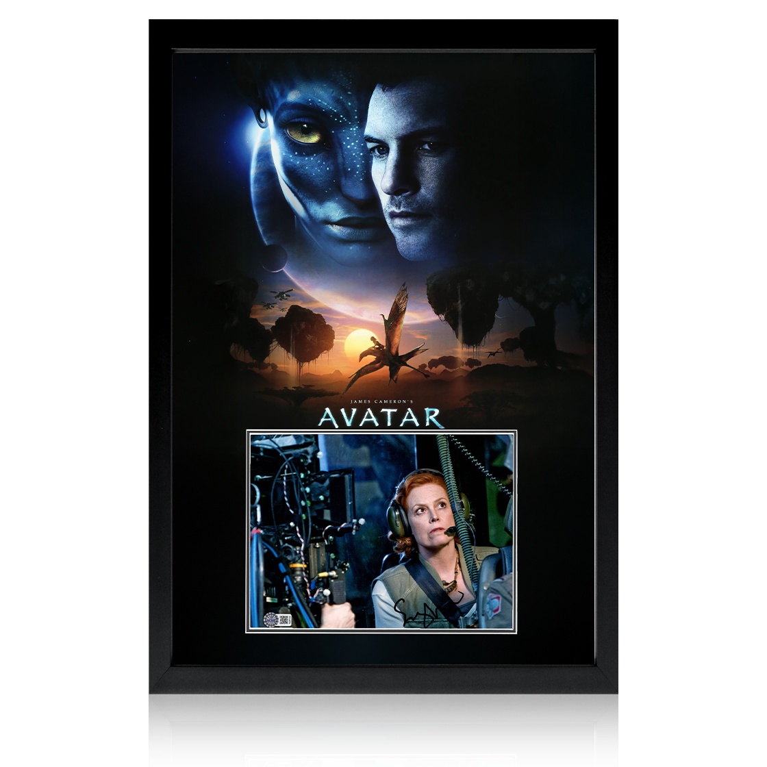 Sigourney Weaver Signed Avatar Image Iconic Frame (AFTAL Authentication)